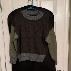 Stylish Women's Crew Neck Sweater - Gray and Olive
